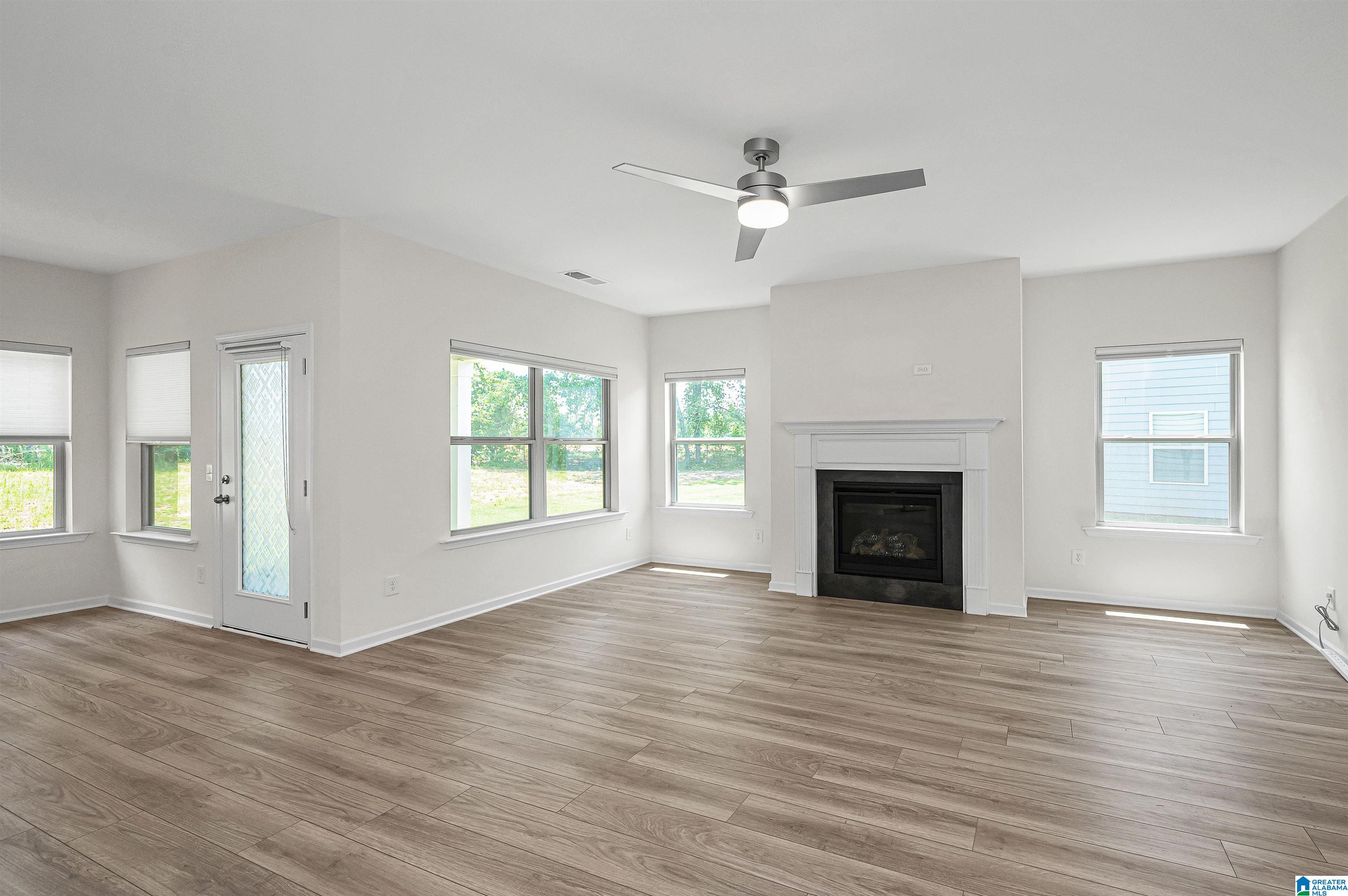 735 Ridgeway Avenue Columbiana, AL 35051 - Photo 2 of 35