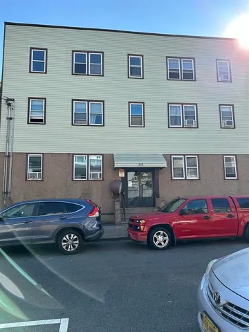 $1,775 | 46-48 East 17th Street, Unit 1R, Bayonne, NJ 07002