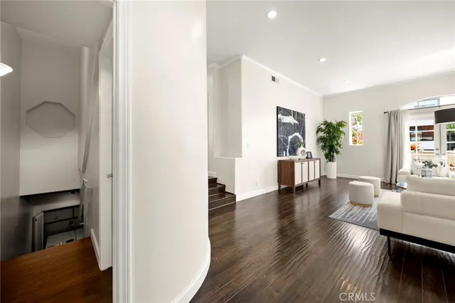 $6,400 | 12919 Bloomfield Street, Studio City, CA 91604