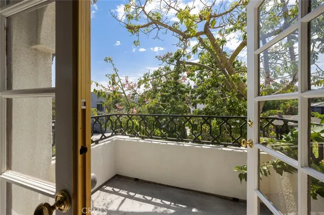 $6,400 | 12919 Bloomfield Street, Studio City, CA 91604