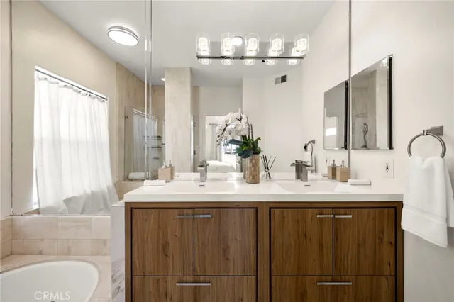 $6,400 | 12919 Bloomfield Street, Studio City, CA 91604