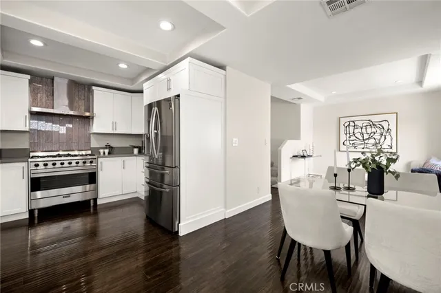 $6,400 | 12919 Bloomfield Street, Studio City, CA 91604