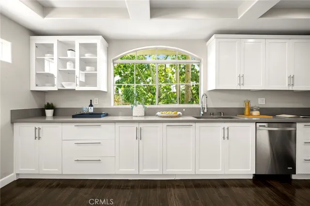 $6,400 | 12919 Bloomfield Street, Studio City, CA 91604