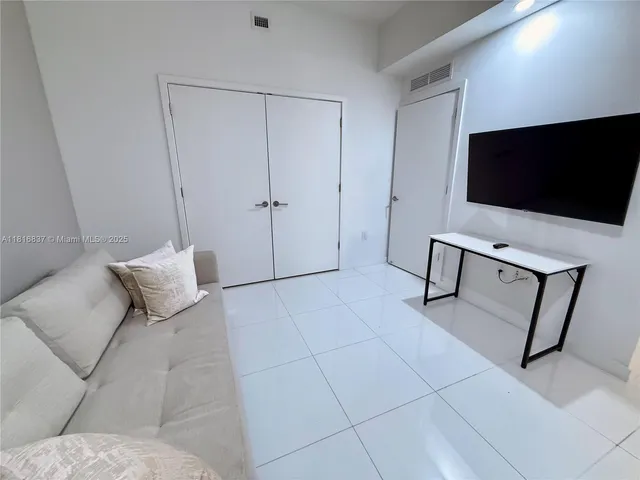 $6,950 | 851 Northeast 1st Avenue, Unit 1108, Miami, FL 33132