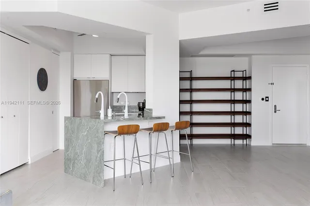 a view of entryway and kitchen