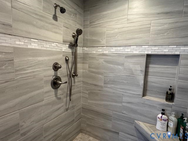 19886 River Road Courtland, VA 23837 - Photo 13 of 29 a bathroom with a shower
