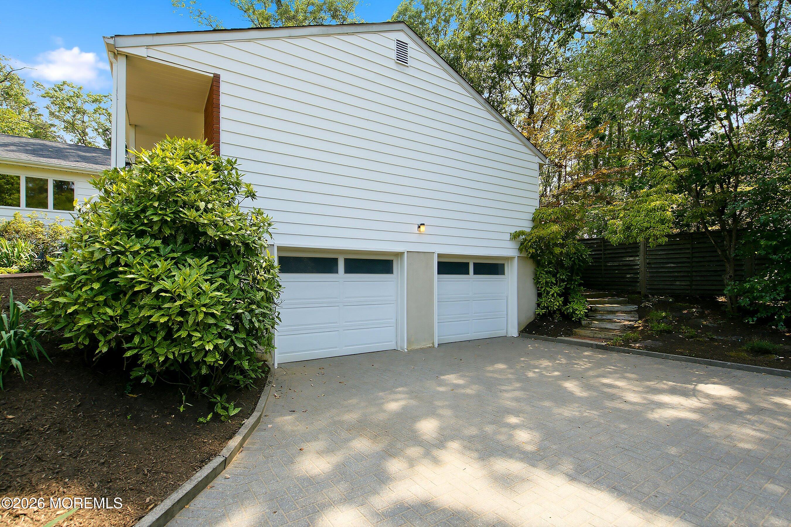 4 Bay Hill Road Leonardo, NJ 07737 - Photo 4 of 40 Driveway