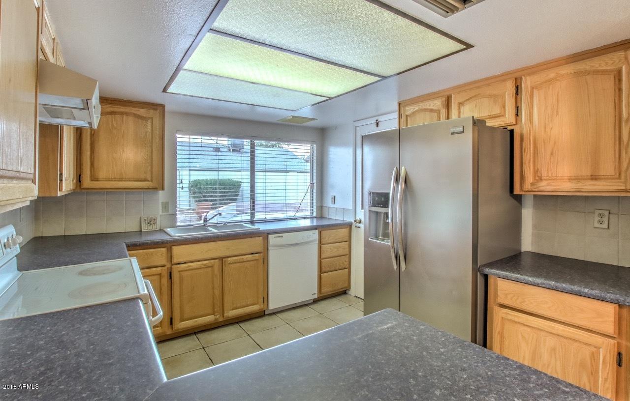 3946 West Hearn Road Phoenix, AZ 85053 - Photo 9 of 21 KITCHEN