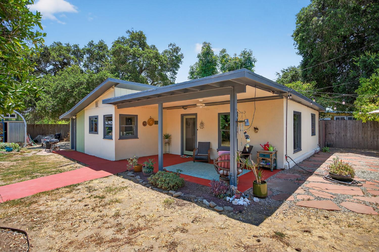 a view of a house with backyard and sitting area