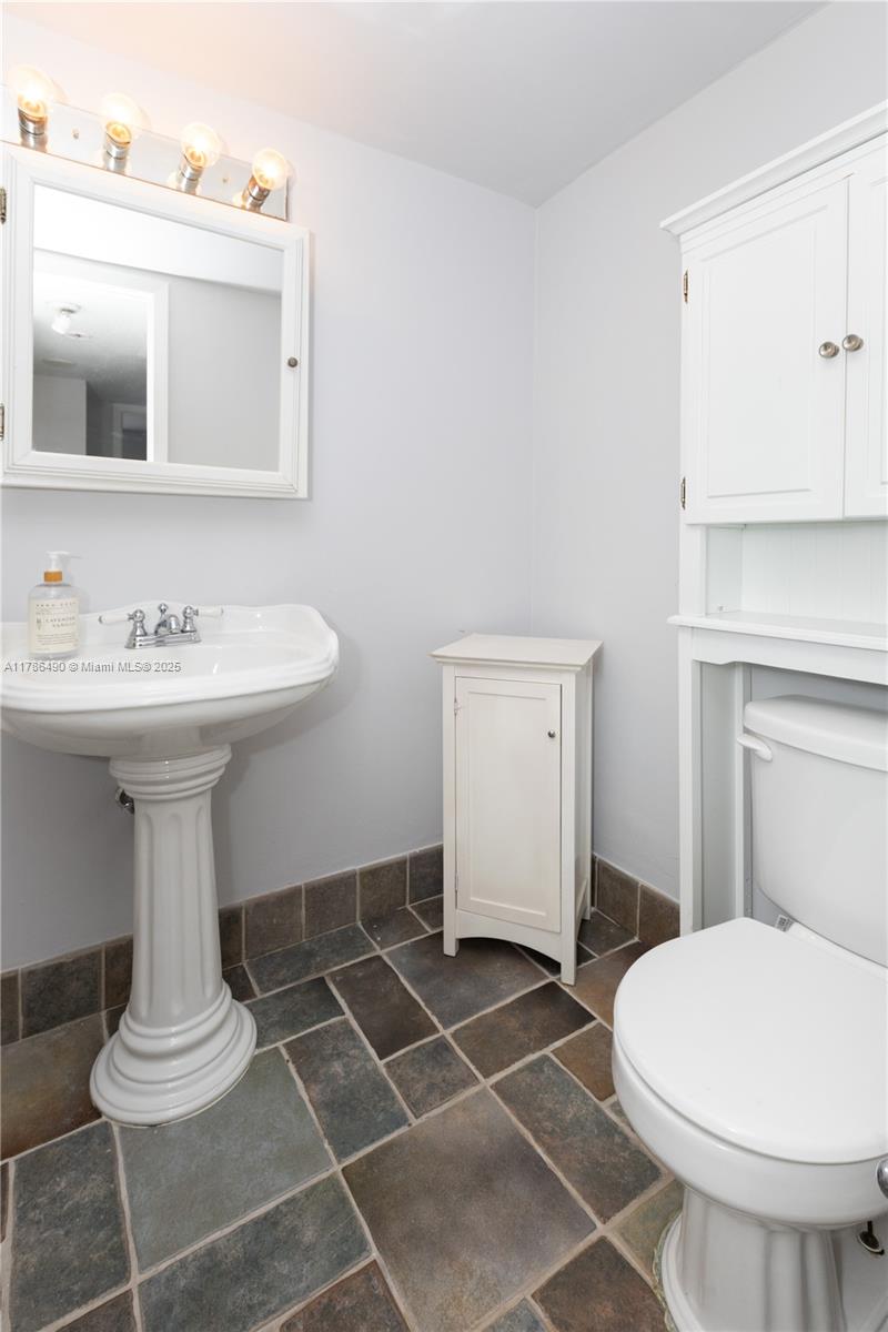 2750 Northeast 183rd Street, Unit 511 Aventura, FL 33160 - Photo 8 of 36 a bathroom with a sink toilet and mirror