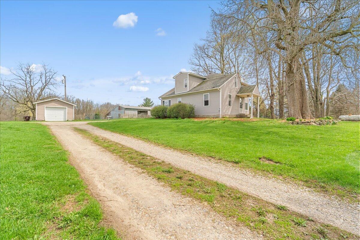 975 South Elliott Road Fowlerville, MI 48836 - Photo 3 of 56 09-Media Jett - 17