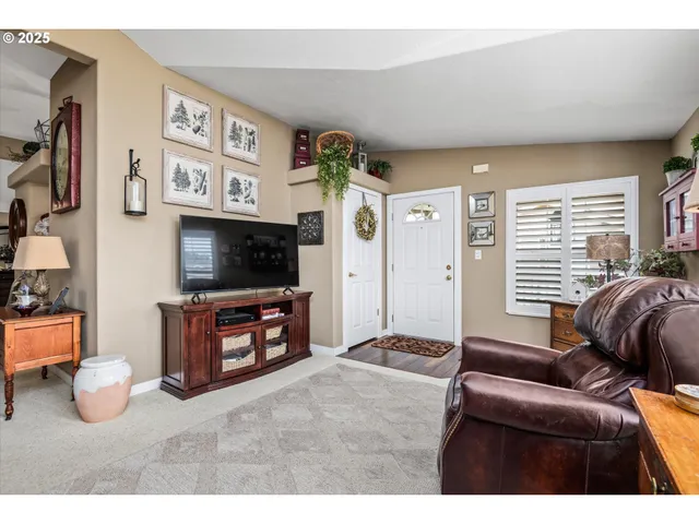 $319,000 | 3220 Crescent Avenue, Unit 34, Eugene, OR 97408