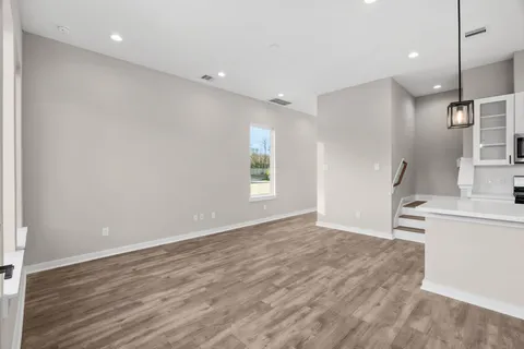 $349,900 | 5915 Wheatley Holw Lane, Houston, TX 77091