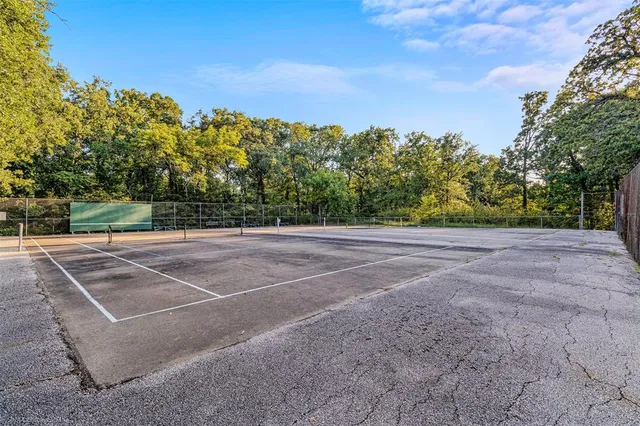 a view of a tennis court