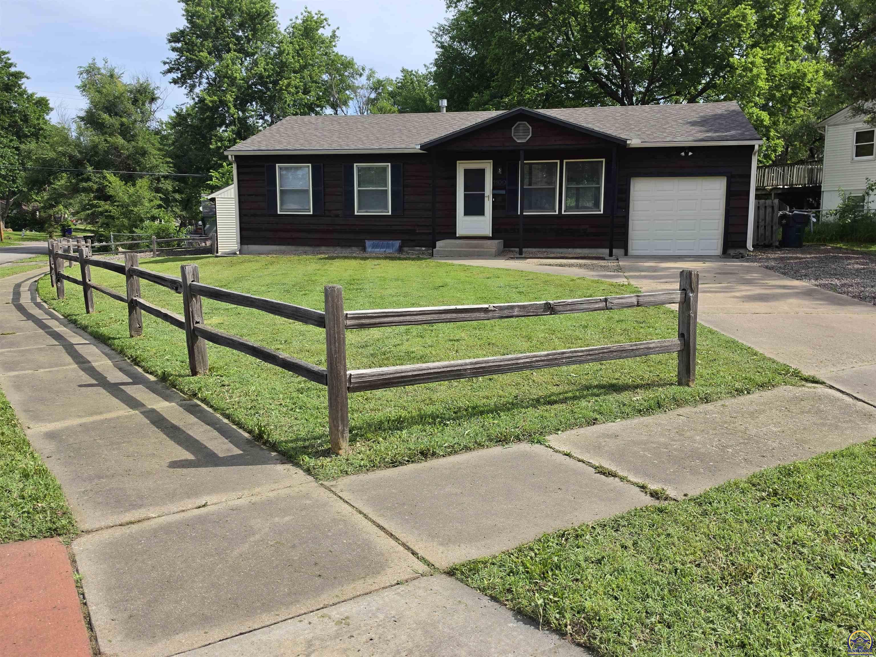 1100 Southeast 35th Terrace Topeka, KS 66605 - Photo 2 of 21