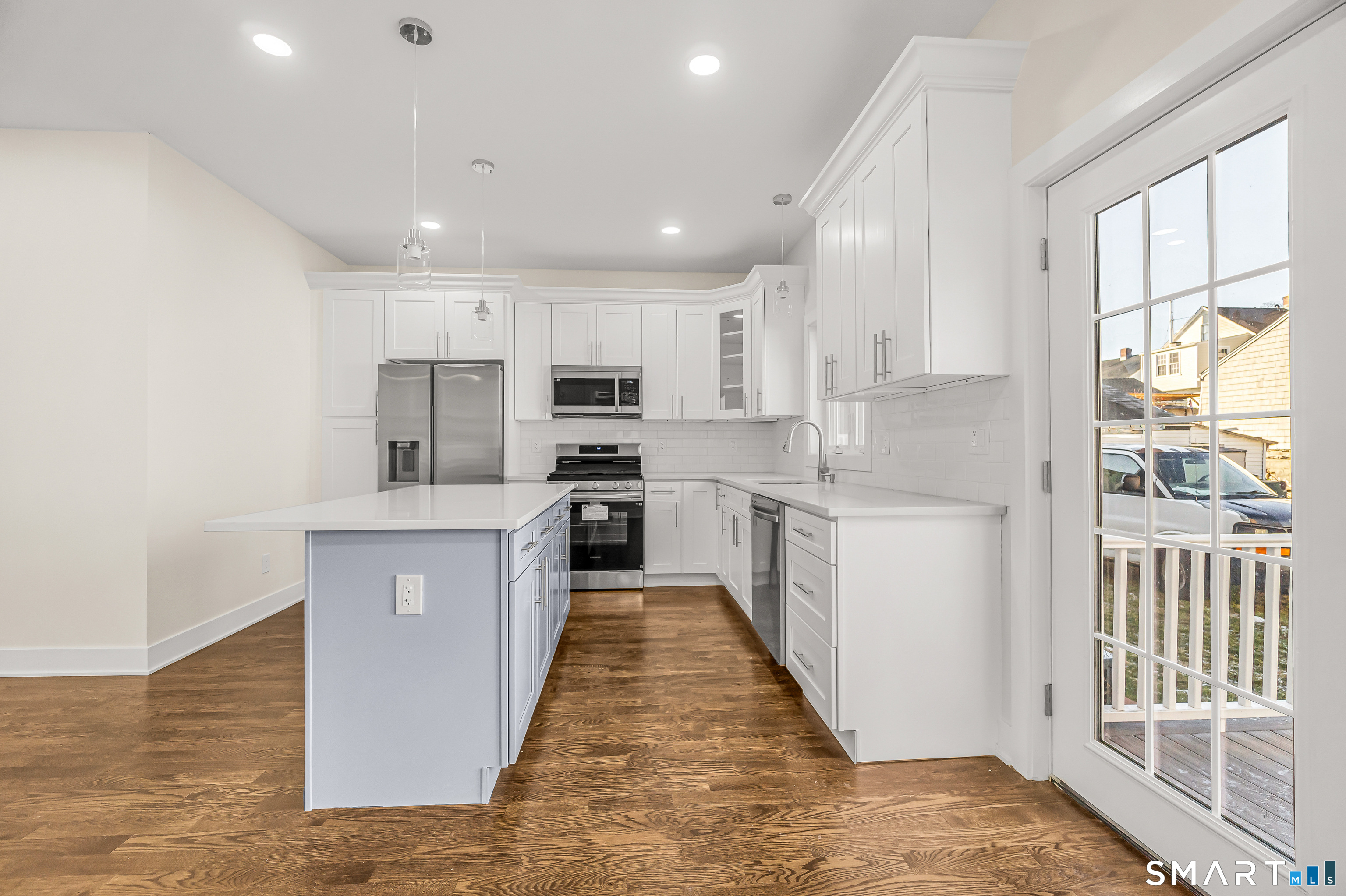 92 Lincoln Avenue Bridgeport, CT 06606 - Photo 11 of 32