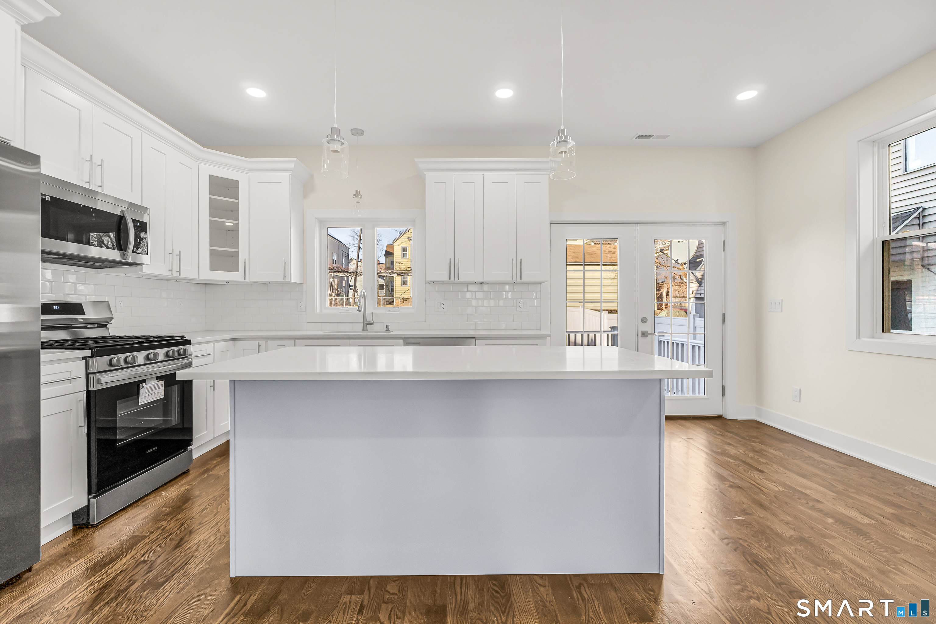 92 Lincoln Avenue Bridgeport, CT 06606 - Photo 12 of 32