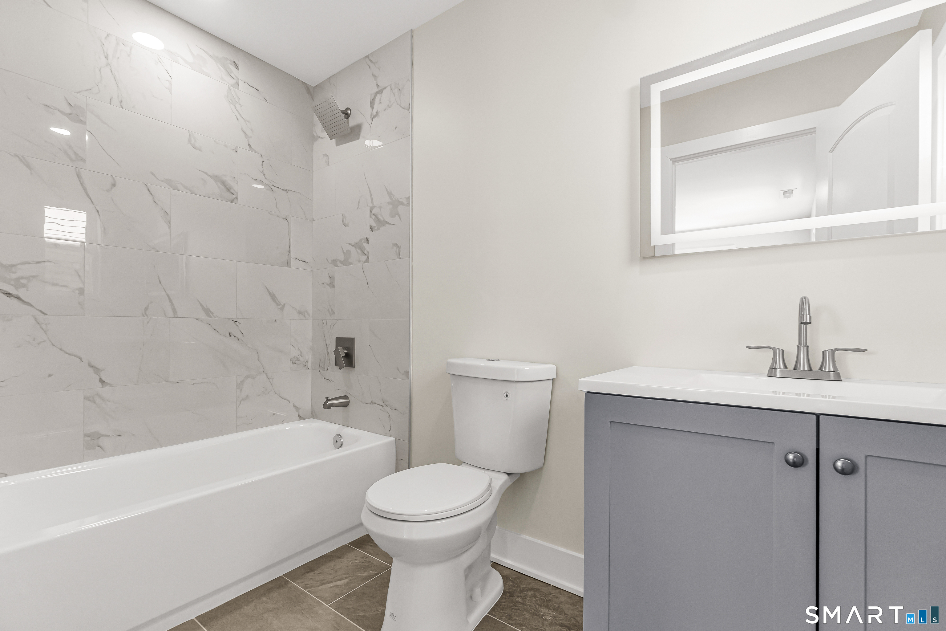 92 Lincoln Avenue Bridgeport, CT 06606 - Photo 18 of 32