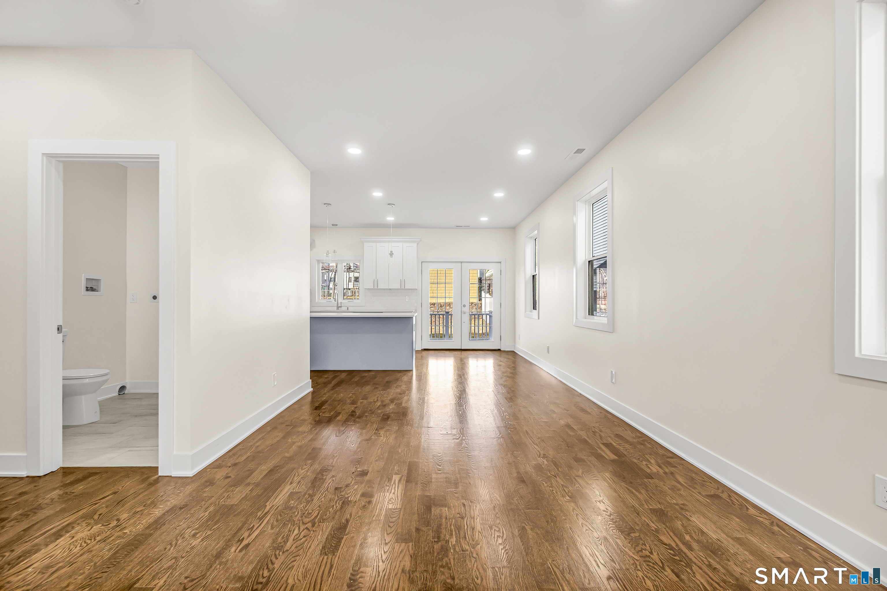 92 Lincoln Avenue Bridgeport, CT 06606 - Photo 8 of 32