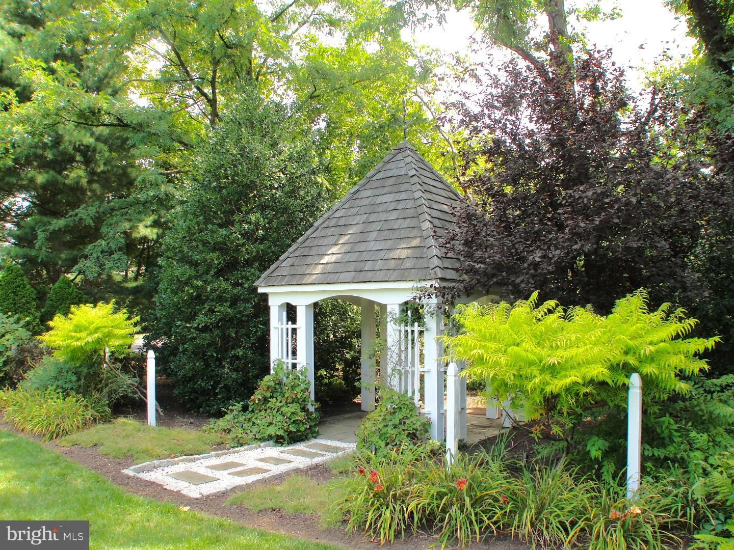 16 Leeds Road Moorestown, NJ 08057 - Photo 22 of 25 Garden