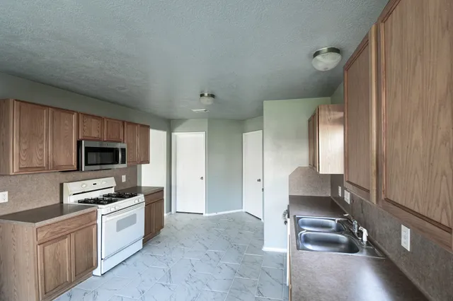 $2,100 | 19362 Moss Meadow Lane, Katy, TX 77449