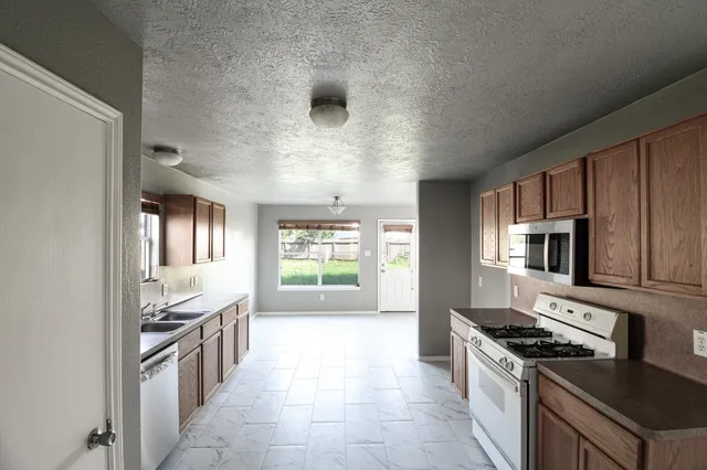 $2,100 | 19362 Moss Meadow Lane, Katy, TX 77449