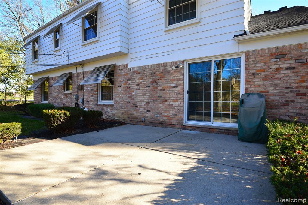 32855 Old Post Road Franklin, MI 48025 - Photo 28 of 36