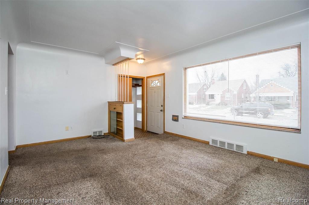 7303 Patton Street Detroit, MI 48228 - Photo 4 of 29