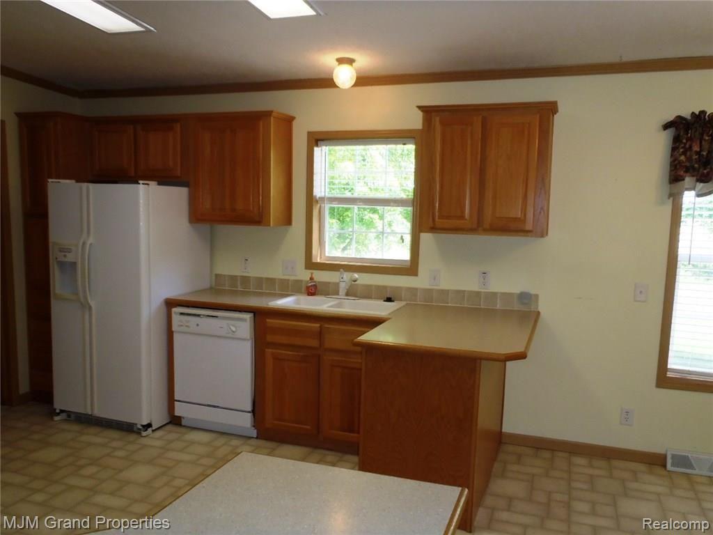 8390 North Custer Road Monroe, MI 48162 - Photo 4 of 22