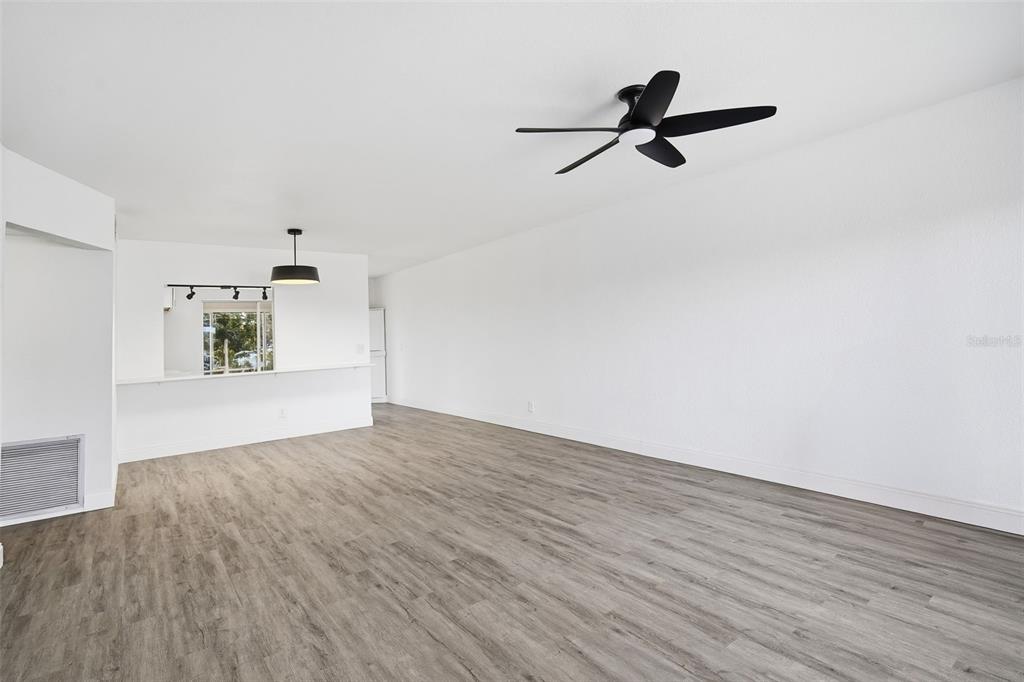 2431 Canadian Way, Unit 47 Clearwater, FL 33763 - Photo 3 of 28