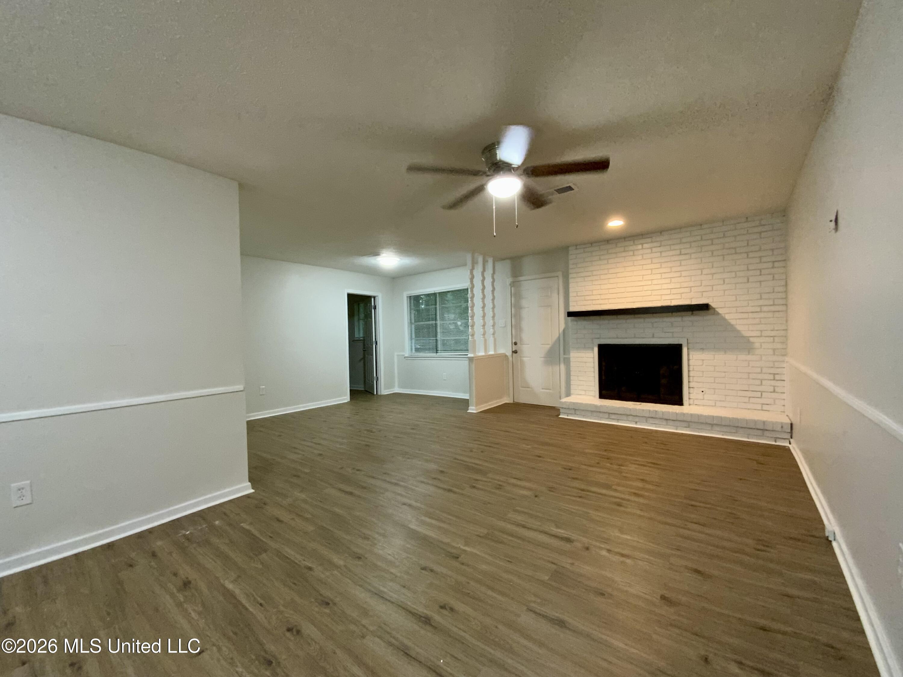 613 Upper Darby Road Jackson, MS 39212 - Photo 2 of 9 Living Room