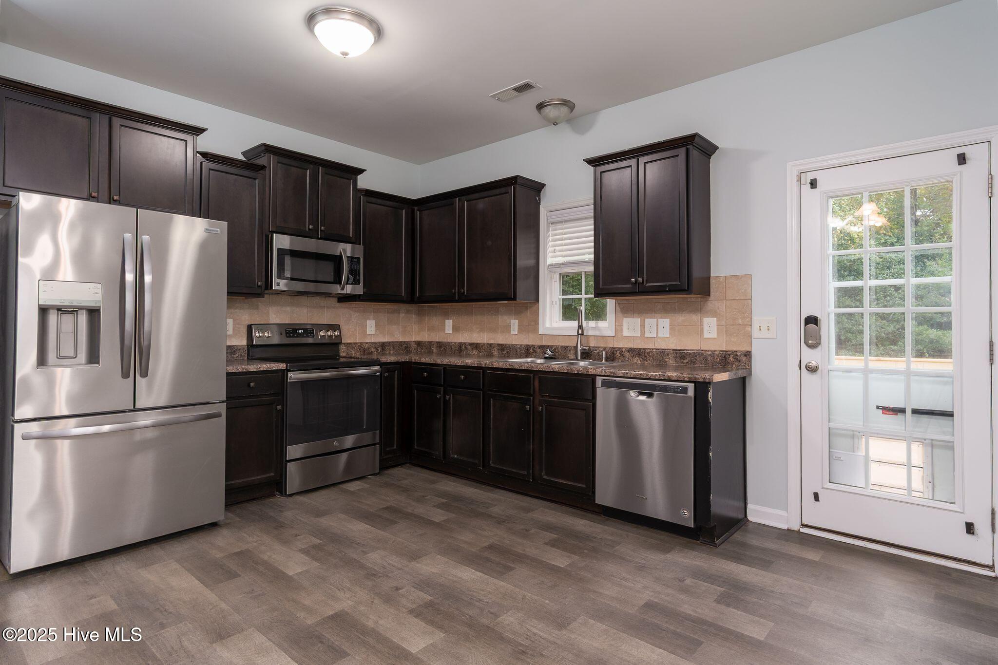 411 Peppermint Drive Hubert, NC 28539 - Photo 12 of 37 411 Peppermint-12