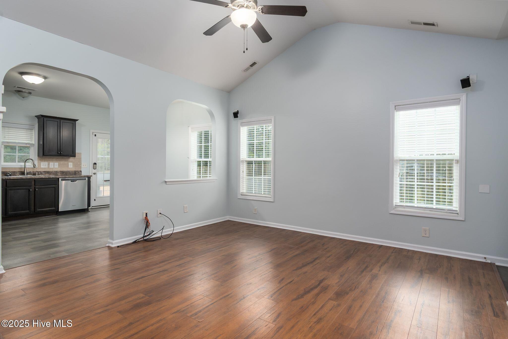 411 Peppermint Drive Hubert, NC 28539 - Photo 8 of 37 411 Peppermint-8