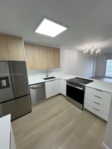 $3,200 | 345 Ocean Drive, Unit 523, Miami Beach, FL 33139