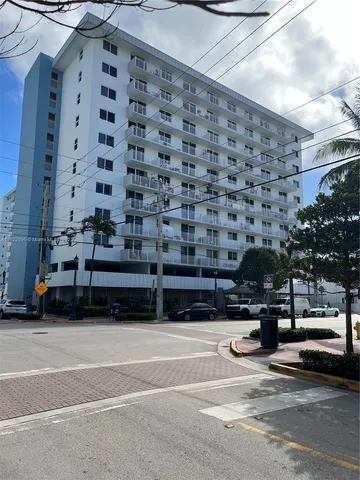 $3,000 | 345 Ocean Drive, Unit 523, Miami Beach, FL 33139