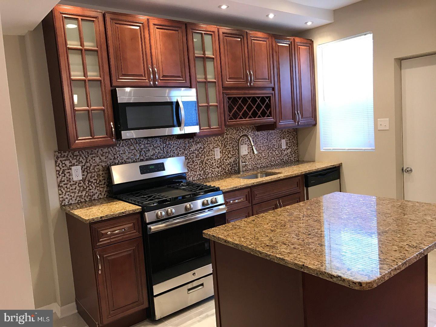 637 Marlyn Road Philadelphia, PA 19151 - Photo 2 of 20