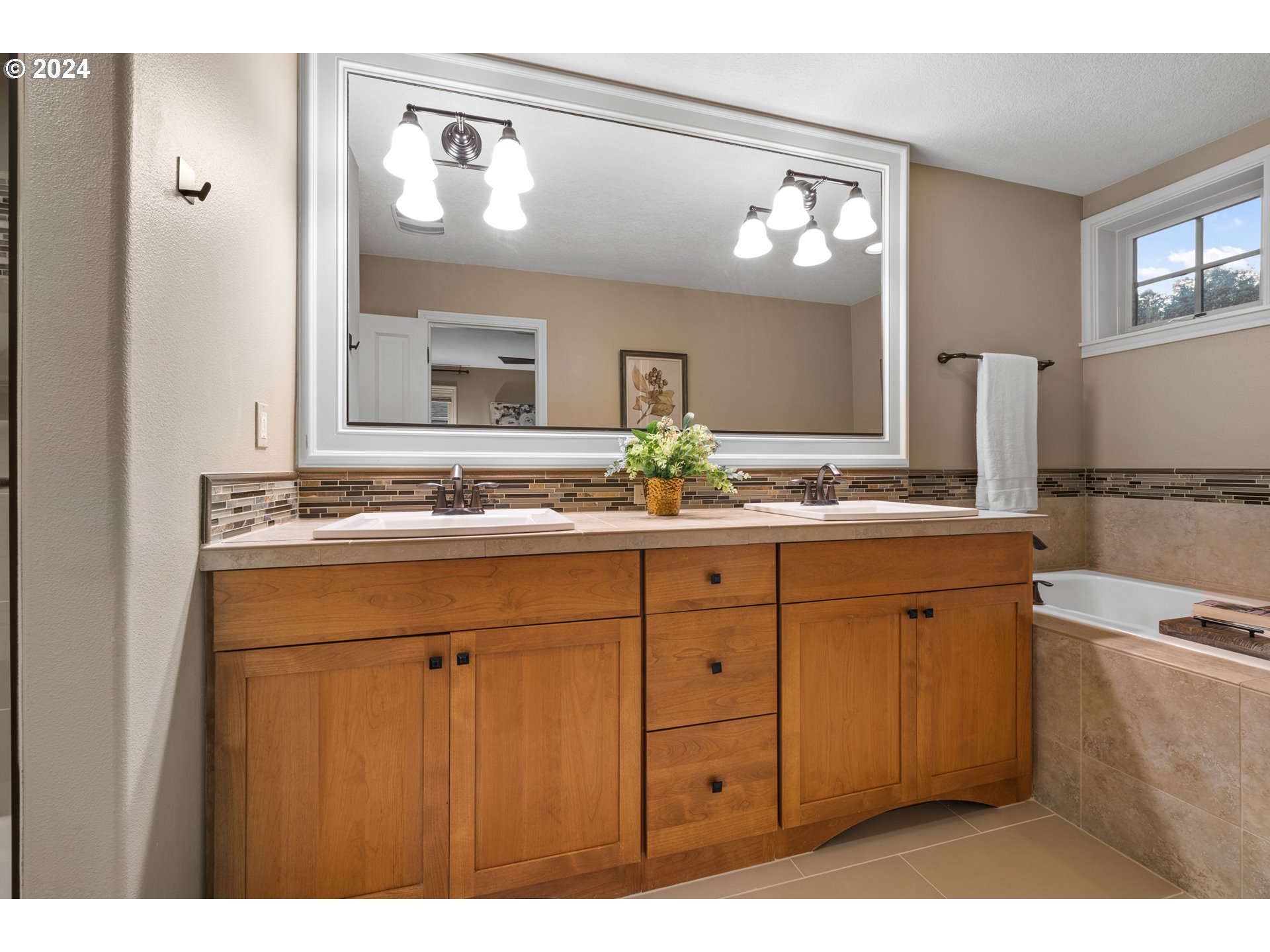4675 Oakridge Road Lake Oswego, OR 97035 - Photo 26 of 35 Gallery Image 26