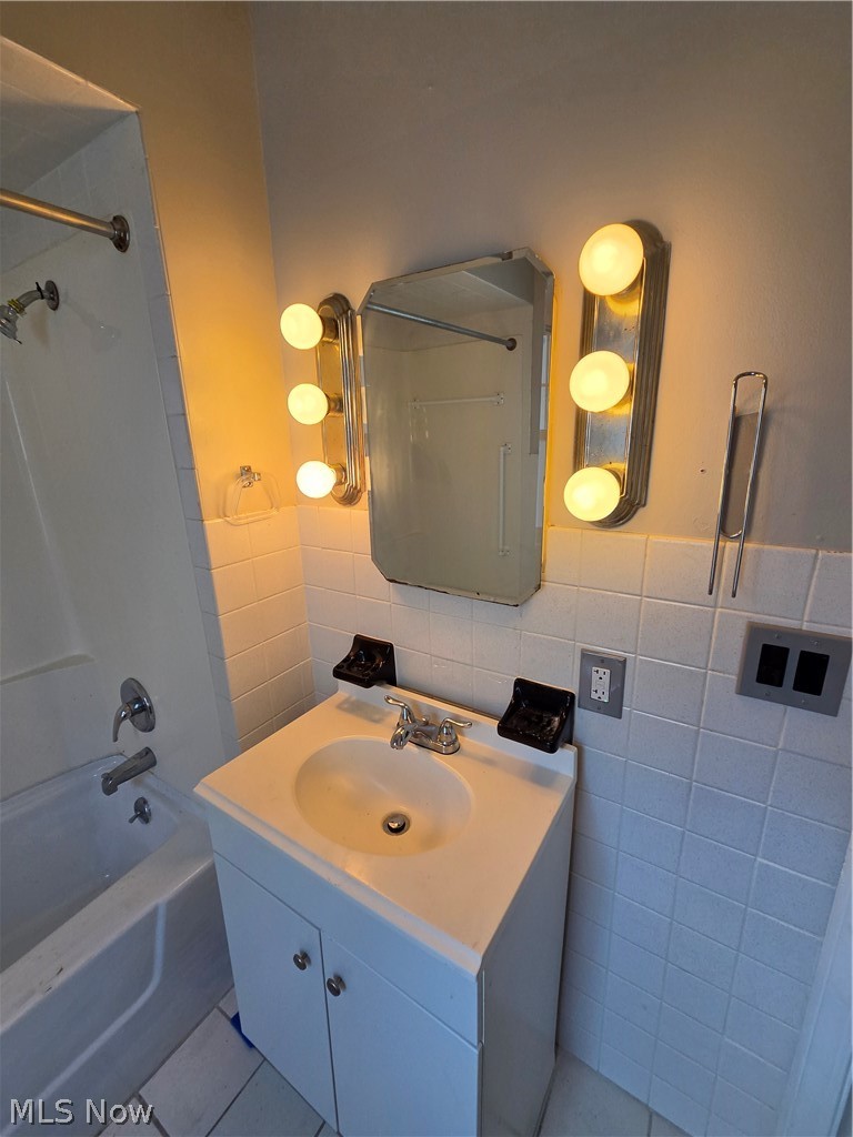 994 Yellowstone Road Cleveland, OH 44121 - Photo 9 of 12