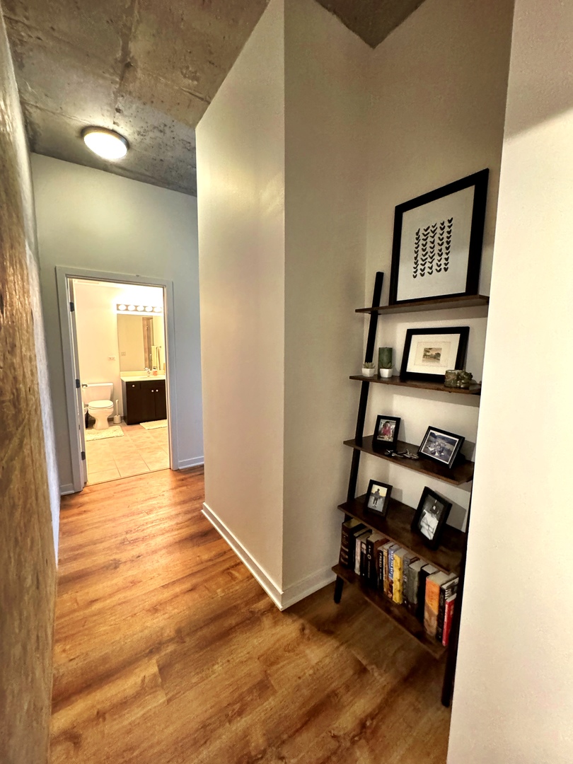 235 West Van Buren Street, Unit 4207 Chicago, IL 60607 - Photo 10 of 14