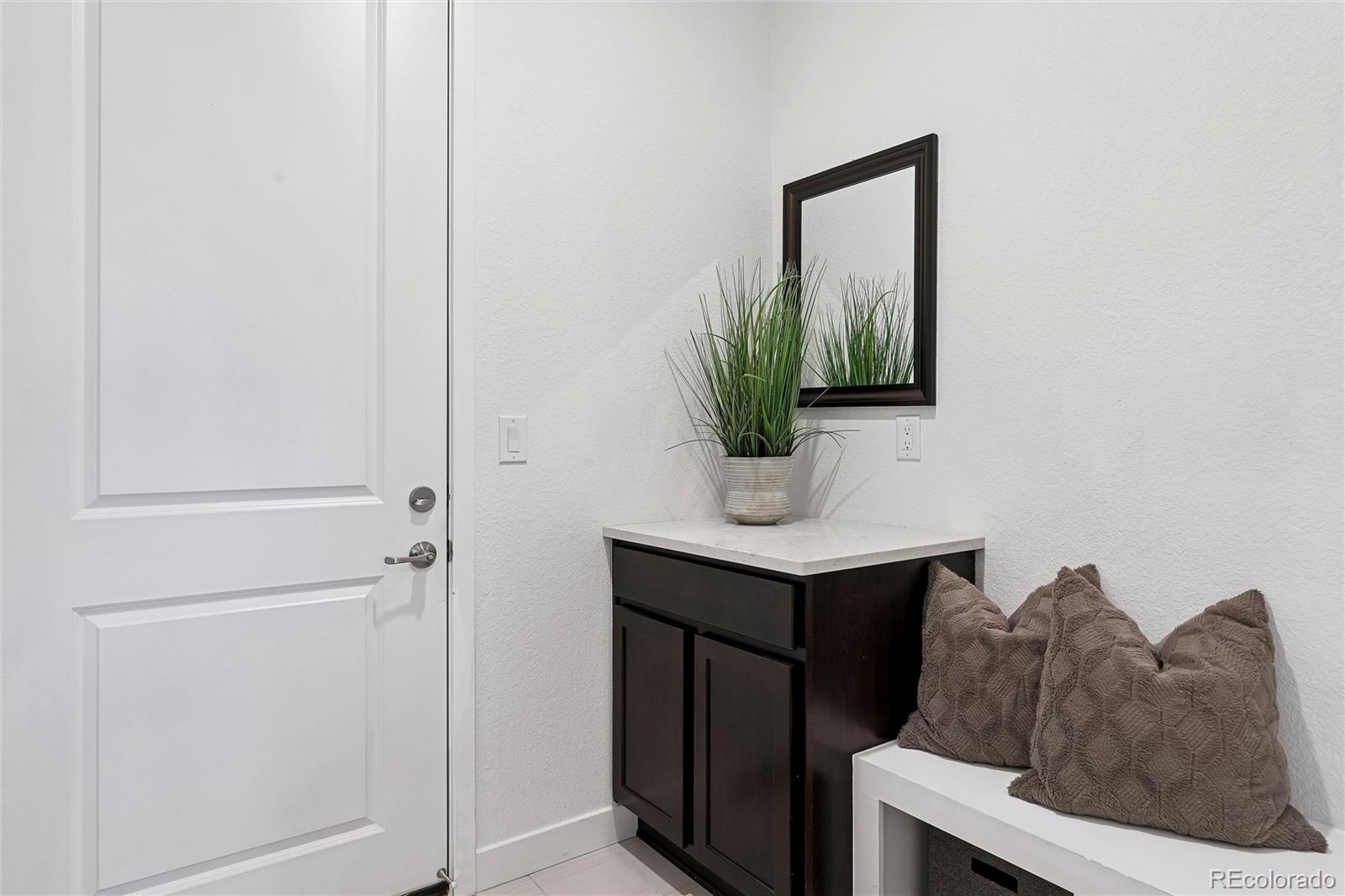 8500 South Riviera Court Aurora, CO 80016 - Photo 26 of 35 a room with a table and potted plant
