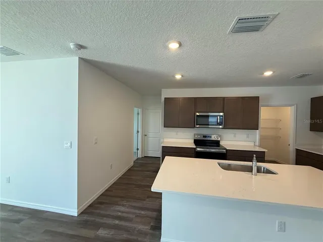 $2,900 | 32514 Weathered Oak Drive, Wesley Chapel, FL 33543