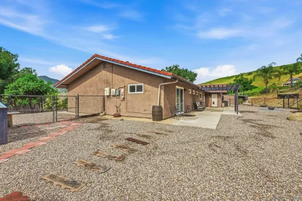 a view of a house with a backyard