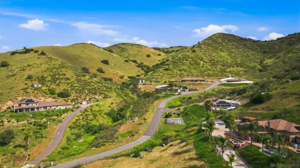 $1,049,999 | 1861 Vista De La Montana, El Cajon, CA 92019