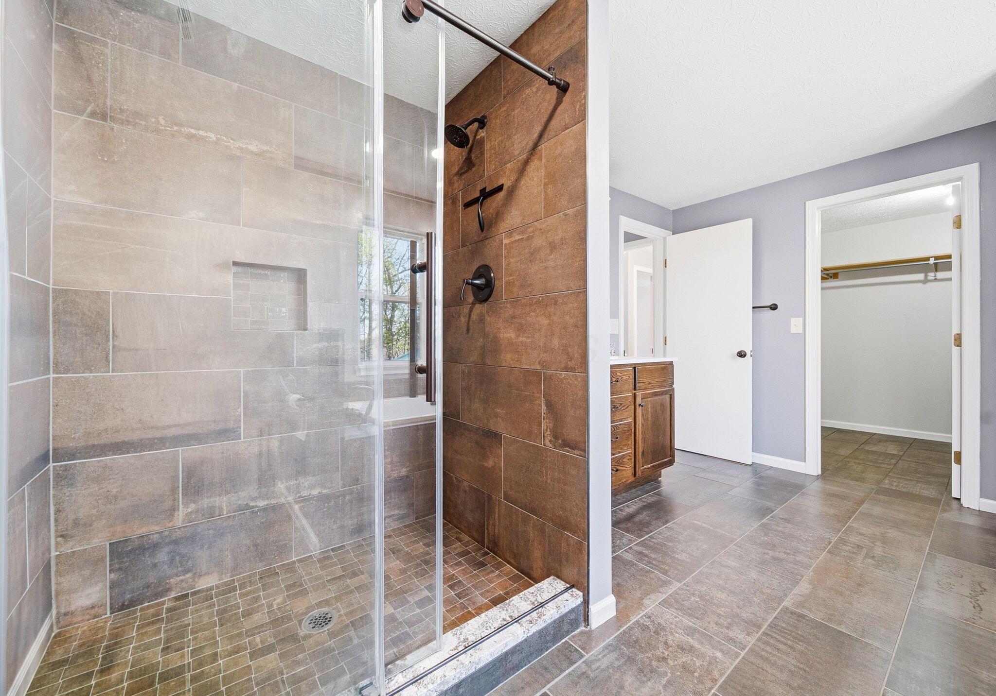24646 Woltz Road Rockbridge, OH 43149 - Photo 27 of 64 Owners Suite Bathroom