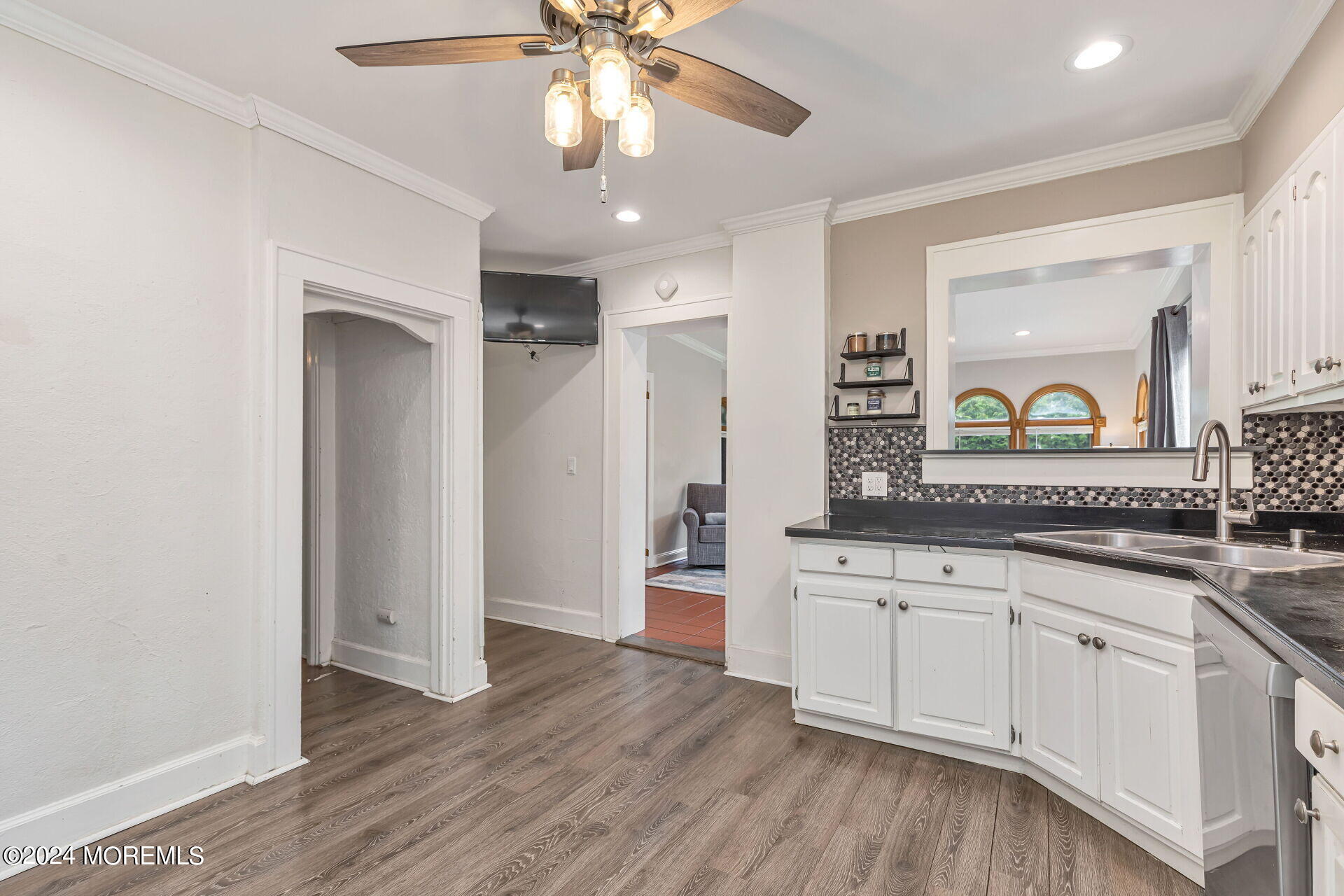 232 Pinecrest Road Oakhurst, NJ 07755 - Photo 19 of 44 040-1920x1280-photo