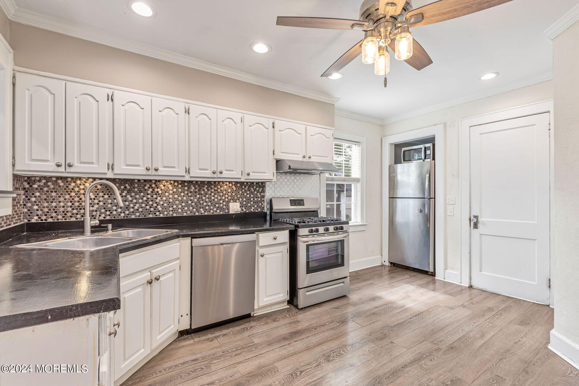 232 Pinecrest Road Oakhurst, NJ 07755 - Photo 20 of 44 041-1920x1280-photo