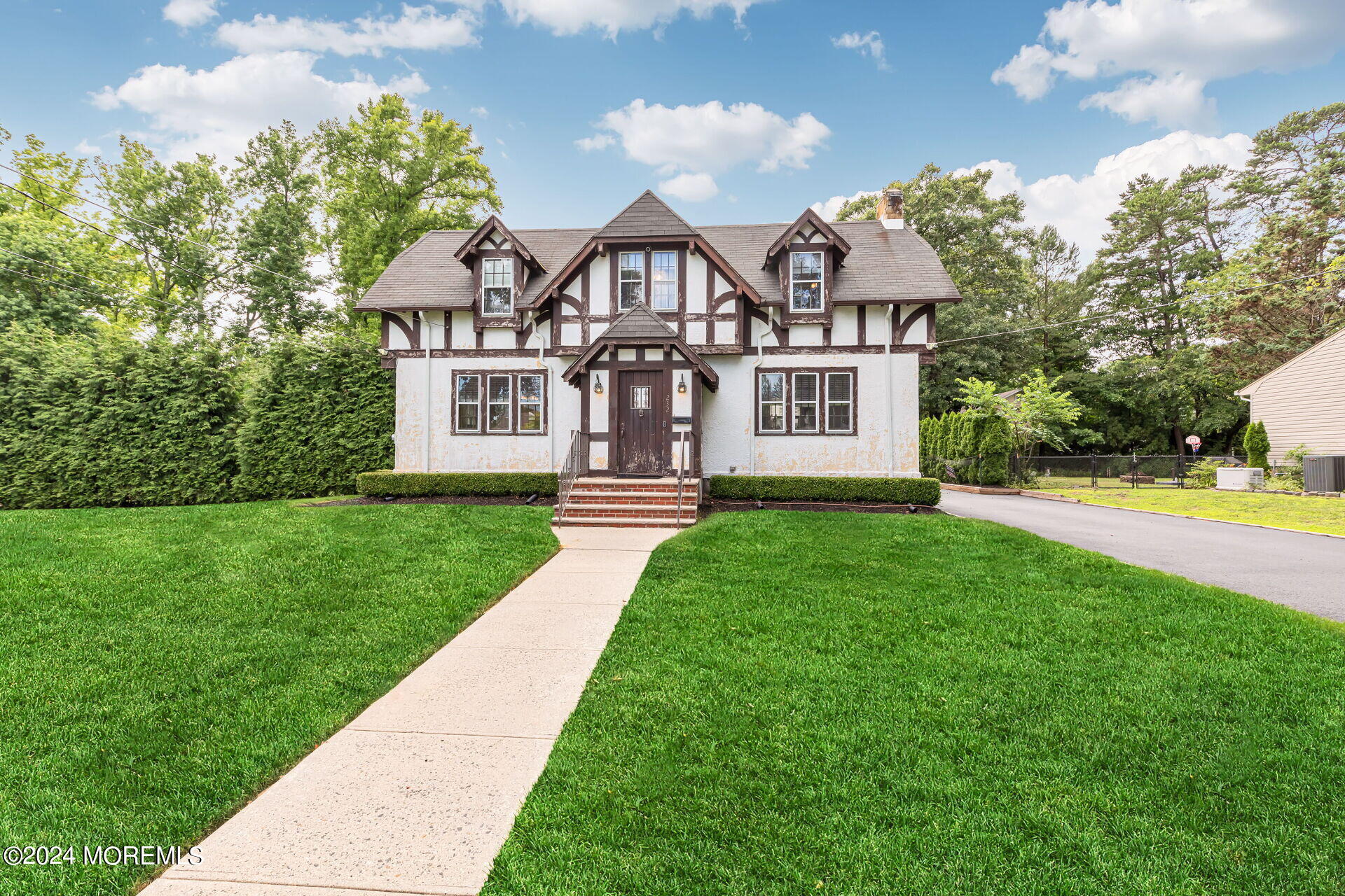 232 Pinecrest Road Oakhurst, NJ 07755 - Photo 2 of 44 007-1920x1280-photo