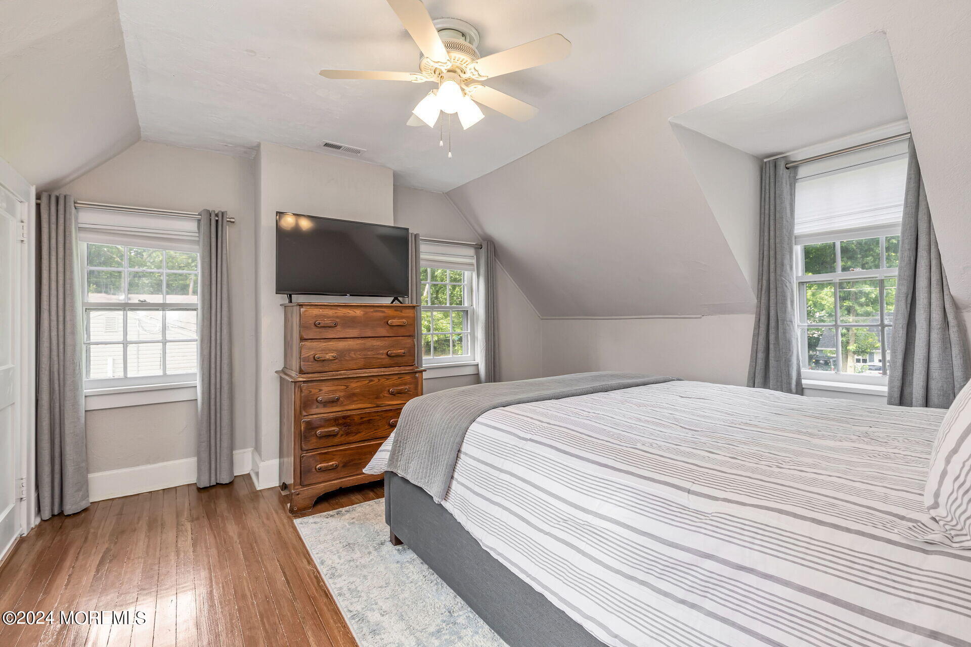 232 Pinecrest Road Oakhurst, NJ 07755 - Photo 23 of 44 044-1920x1280-photo