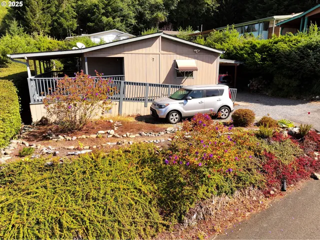 a view of a house with backyard and sitting area