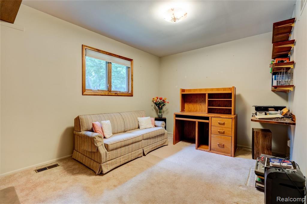 2240 Munster Road Rochester Hills, MI 48309 - Photo 16 of 25